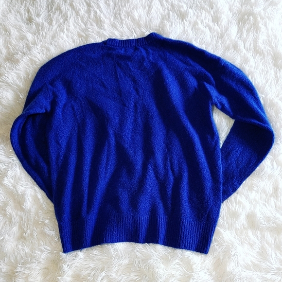 Lord & Taylor || Soft Crew Neck Pull Over Sweater, Medium, Royal Blue - Picture 4 of 5